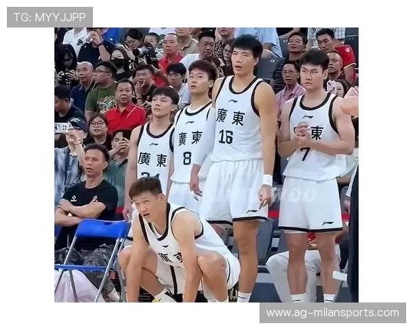 CBA 主场球迷疯狂助威成为胜利第五人 CBA 主场球迷疯狂助威成为胜利第五人