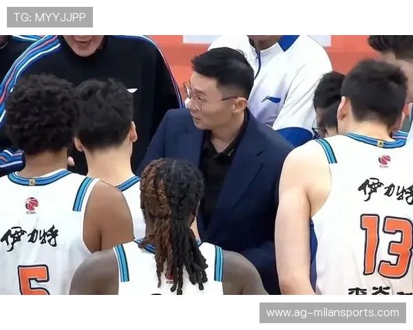 山东克里斯篮下连续得手，比赛节奏掌控