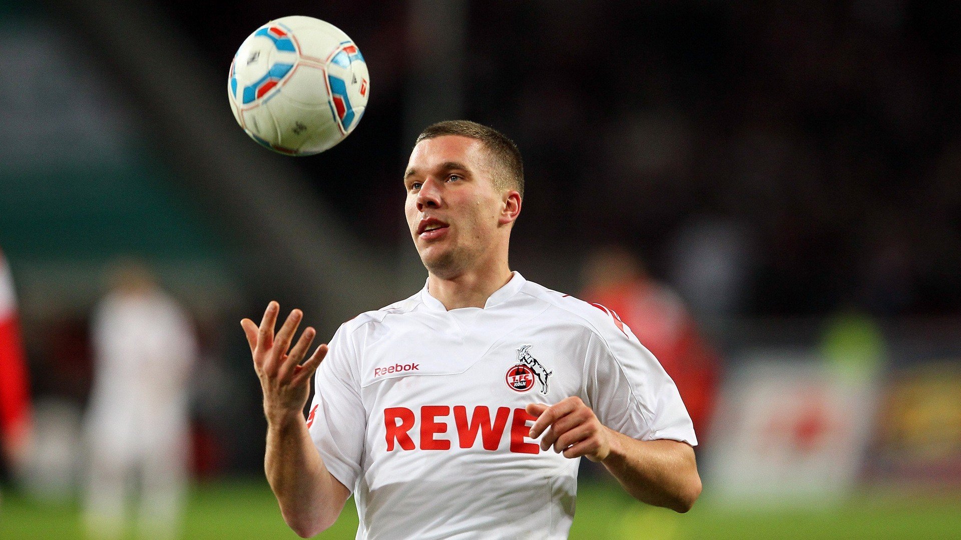 法国混合接力突破自我刷新纪录，法国混双女选手是谁